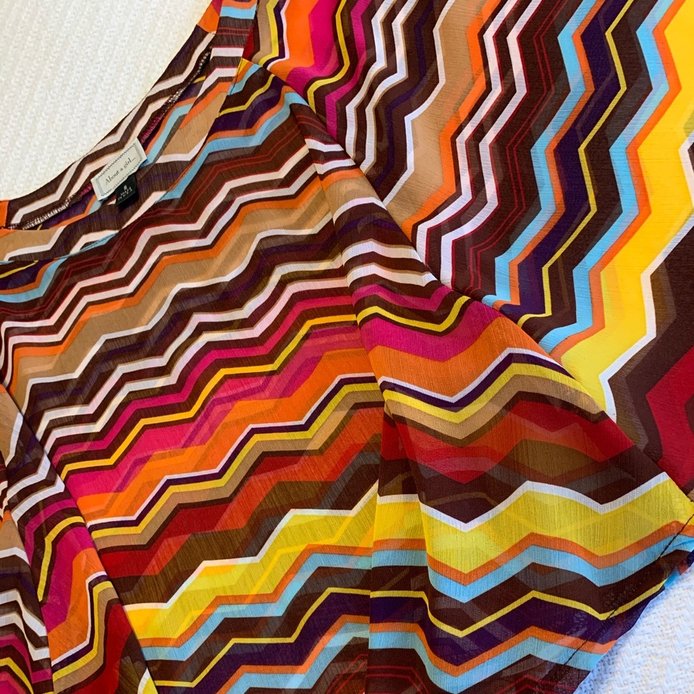 Multi Colored Chevron Pattern Top - Picture 3 of 15